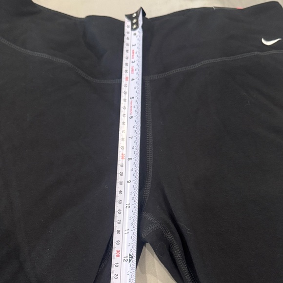 Nike Legend 2.0 Black Leggings NWT - Picture 3 of 6